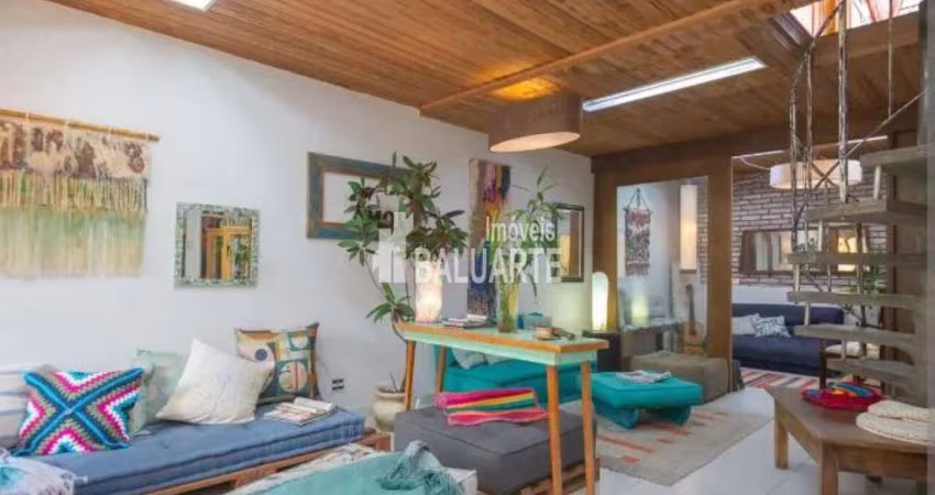 Galpão/Depósito/Armazém e 4 banheiros à Venda, 240 m² por R$ 4.000.000