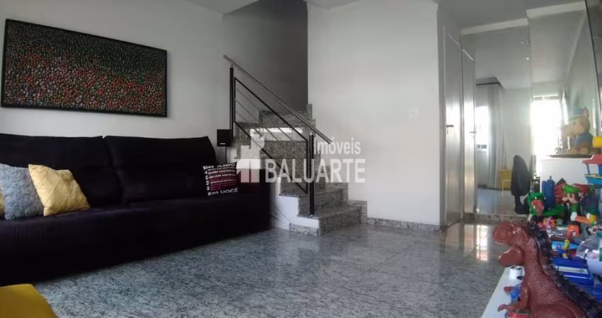 Linda casa em condomínio.