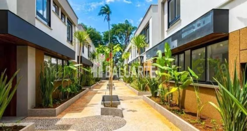 Vende-se luxuosa casa em belo e aconchegante condomínio.