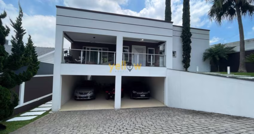Casa de luxo em condomínio fechado em Arujá com 4 suítes e 5 banheiros por R$ 4.5 milhões