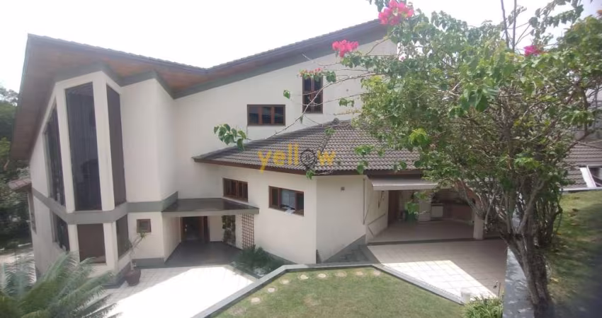 Casa em Condomínio Fechado em Arujázinho I, II e III com 405m², 5 quartos, 2 suítes e 4 banheiros. À venda por R$ 2.800.000. Encontre seu lar perfeito agora!