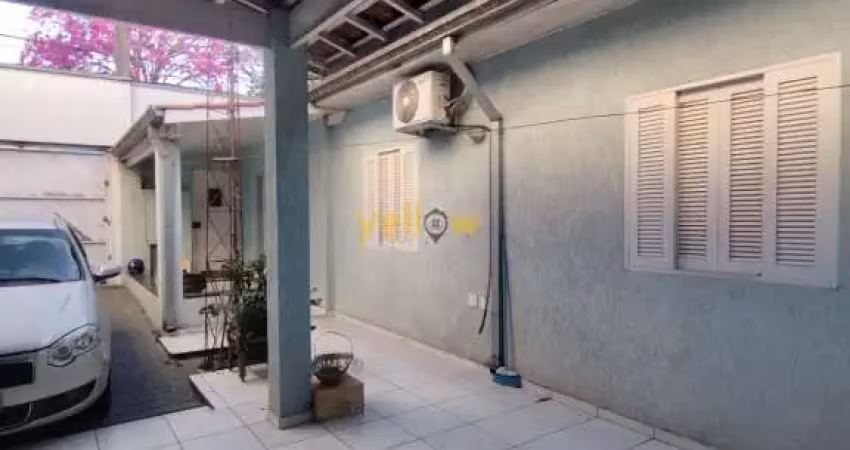 Casa Comercial no Centro de Arujá: 3 Dormitórios e 1 Suíte à venda e locação por R$ 12.000