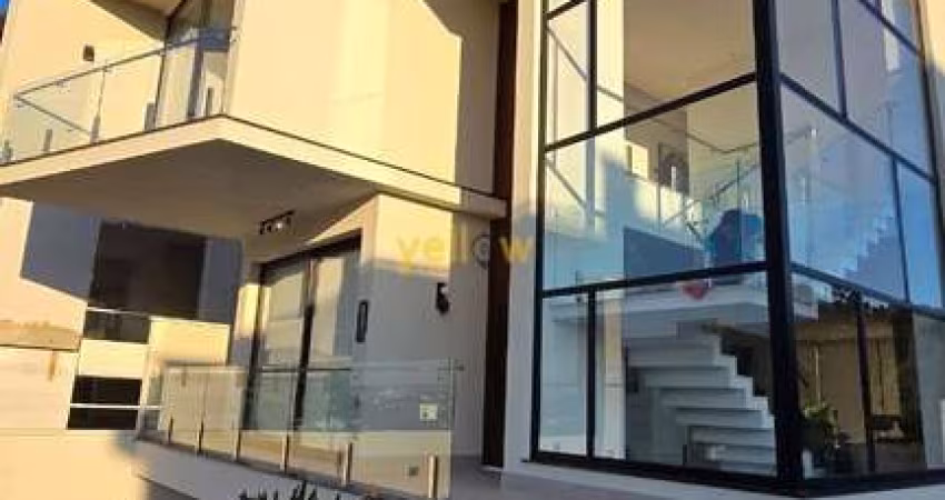 Casa Luxuosa em Arujá: 4 Suítes em Condomínio Fechado