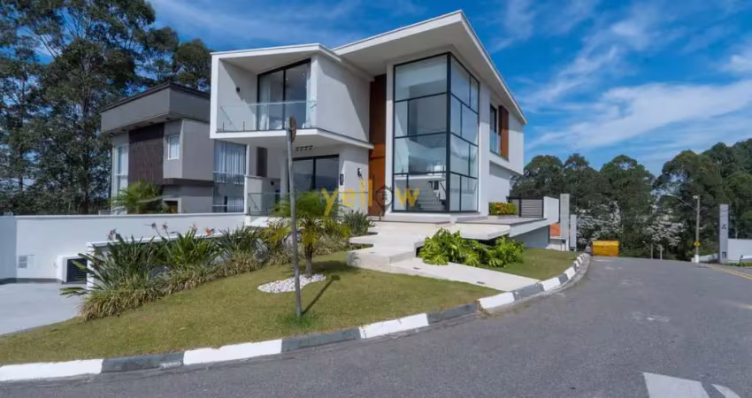 Casa luxuosa em arujá: 4 suítes em condomínio fechado