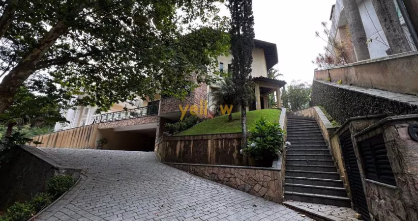 Casa em Arujá: 4 Dorms, 3 Suítes, Venda e Locação
