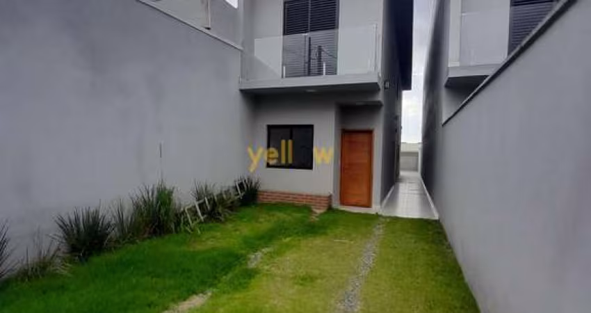 Venda de casa em Jordanópolis, Arujá: 120m², conta uma ampla Sala, cozinha bem arejada, uma area gourmet excelente, lavabo e area de lavanderia separada e ampla, com 3 suítes todas com ponto de Ar con