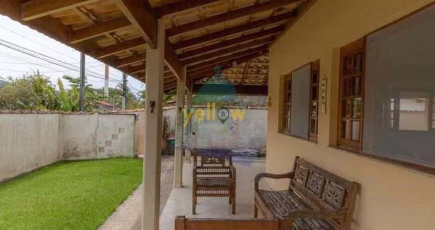 Casa em Condomínio Fechado em Ubatuba: 3 Suítes por R$ 1,28M
