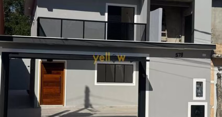 Venda de casa em Carmela III, Guarulhos: 100m², 3 dormitórios, 1 suíte e 3 banheiros por R$800.000. Confira!