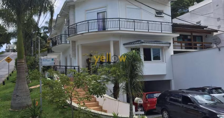 'Casa em Condomínio no Itapeti - 3 Suítes à Venda e Locação'