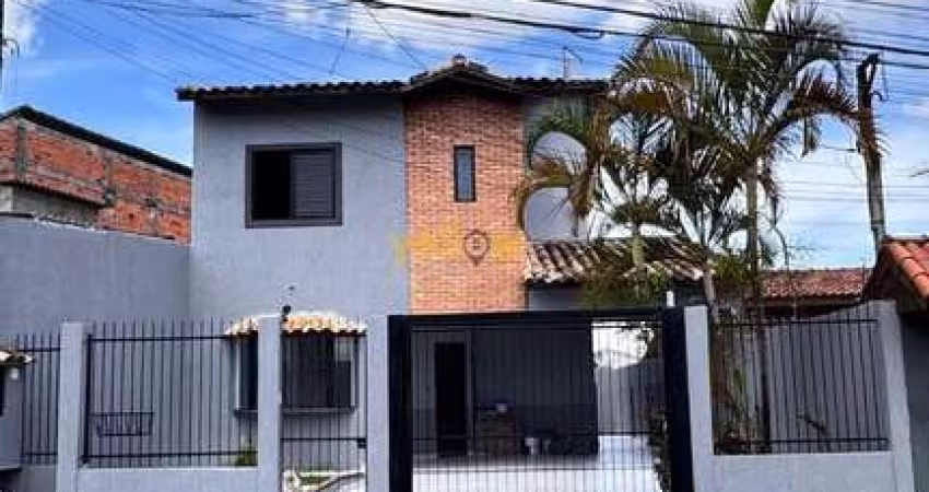 Casa à Venda em Jordanópolis - Arujá: 4 Dorms, 180m² por R$850k