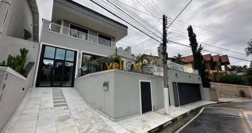Casa luxuosa em arujázinho iv: 4 suítes e 8 banheiros