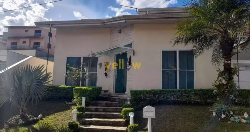 Luxuosa Casa em Arujá Country Club: 4 Suítes e 6 Banheiros