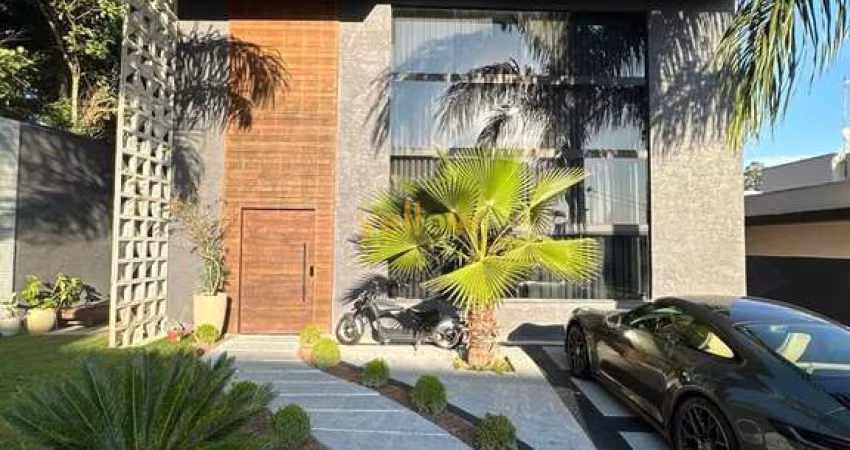 Casa Luxuosa em Arujá Ville: 3 Dormitórios e 4 Banheiros