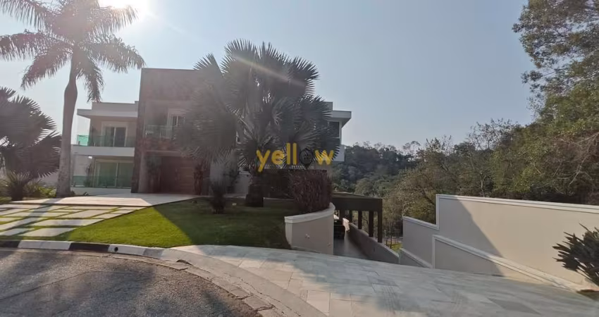Luxuosa Casa no Condomínio Hills III - Arujá com 5 Suítes