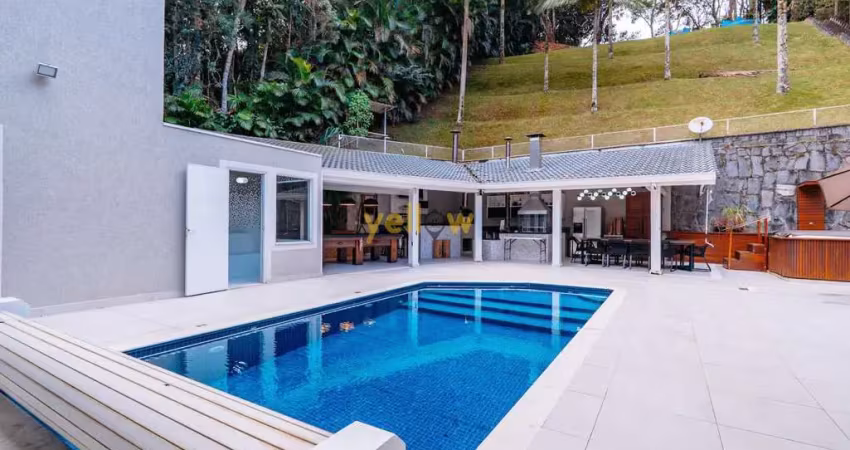 Casa em condomínio fechado em arujá, 5 suítes, 493m² à venda