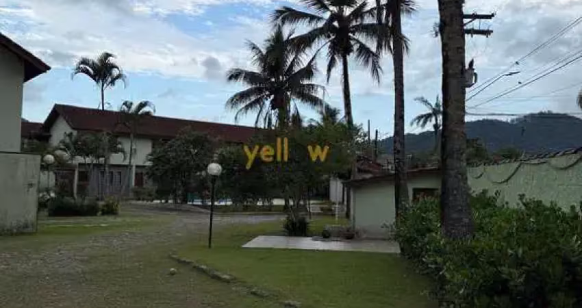 Casa em condomínio fechado em bertioga à 800m da praia