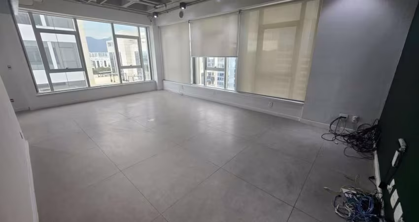 Sala comercial no Centro Metropolitano, Barra Olimpica