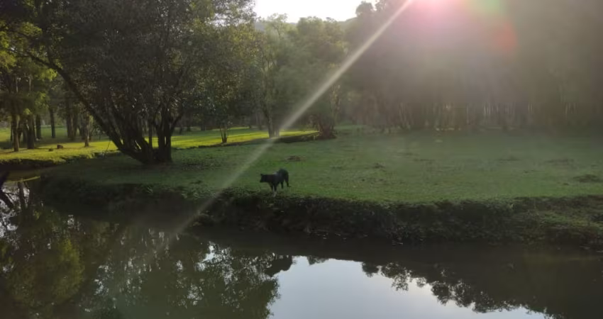 Vende-se chácara de porteira fechada