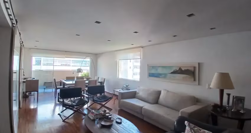 Cobertura triplex 3 suites Itaim Bibi Vendo