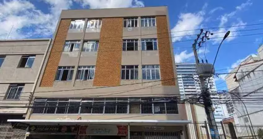 Apartamento com 100m² de 3/4 e uma vaga de garagem coberta no centro de juiz de fora mg