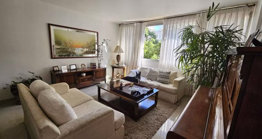 Apartamento para Venda em São Paulo, Moema, 3 dormitórios, 1 suíte, 4 banheiros, 1 vaga