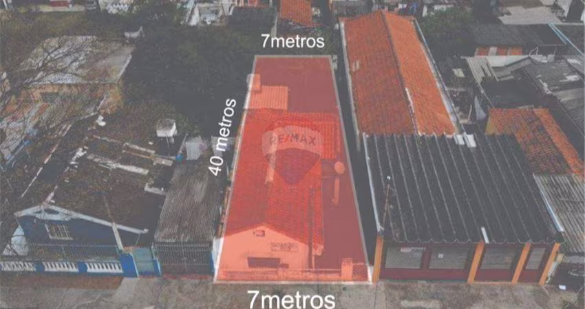 Vende Terreno de 280 m² - Excelente Oportunidade Para Construtor ou Investidor (ACEITA PERMUTA e PROPOSTA).