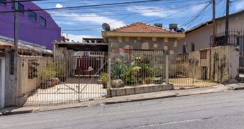 Casa térrea com casa auxiliar à venda, 300 m² de terreno, 4 quartos, 1 suíte, 5 vagas e 3 banheiros, em pirituba/ vila zat, zn de são paulo.