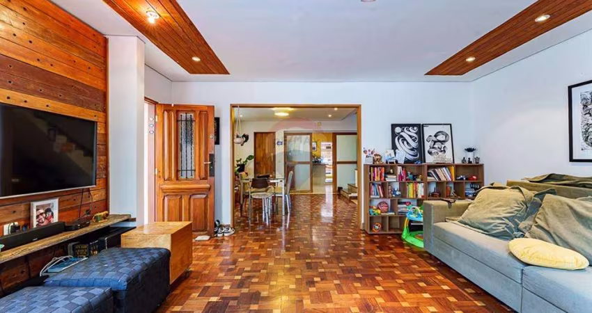 Sobrado à Venda na Vila Madalena , Zona Oeste de São Paulo com 3 dormitórios, 2 suítes e com 230m².