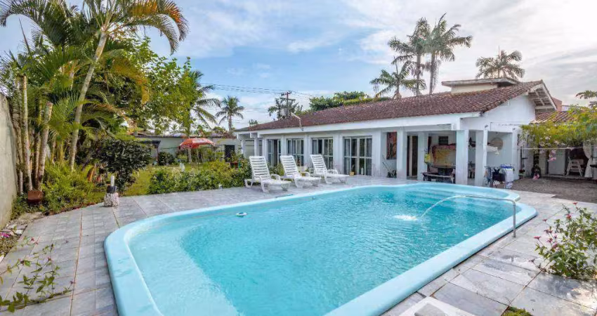 Casa com 4 dormitórios à venda, 250 m² por R$ 800.000,00 - Praia de Pernambuco - Guarujá/SP