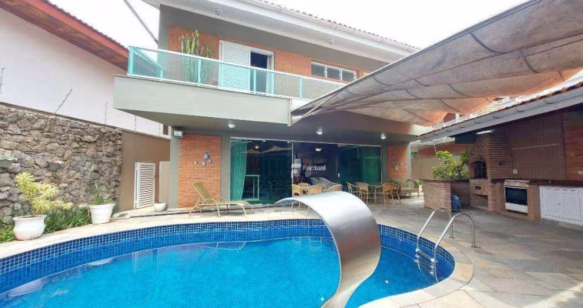 Casa à venda na Praia da Enseada - Guarujá / SP.