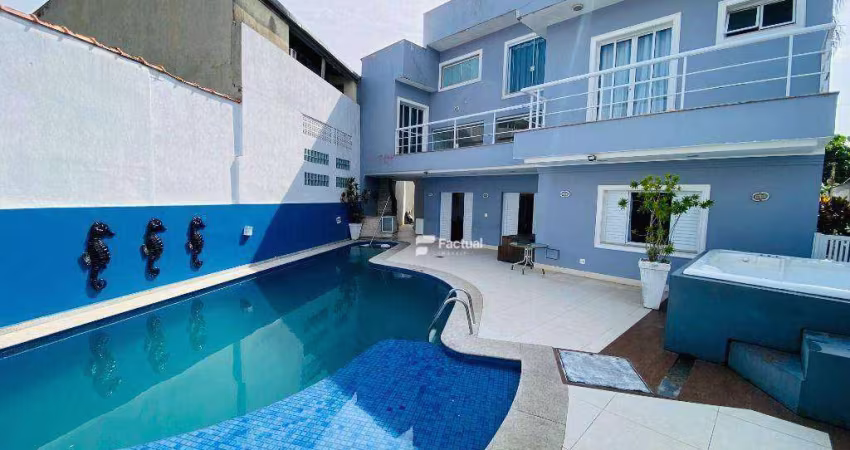Casa à venda na Praia da Enseada no Guarujá/SP.