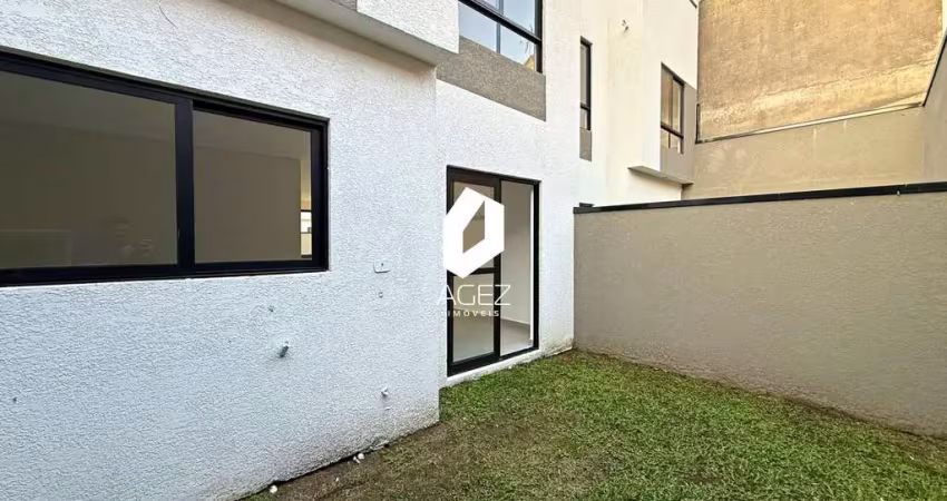 Sobrado com 03 quartos, 01 suíte, terraço e jardim, à venda no bairro xaxim.