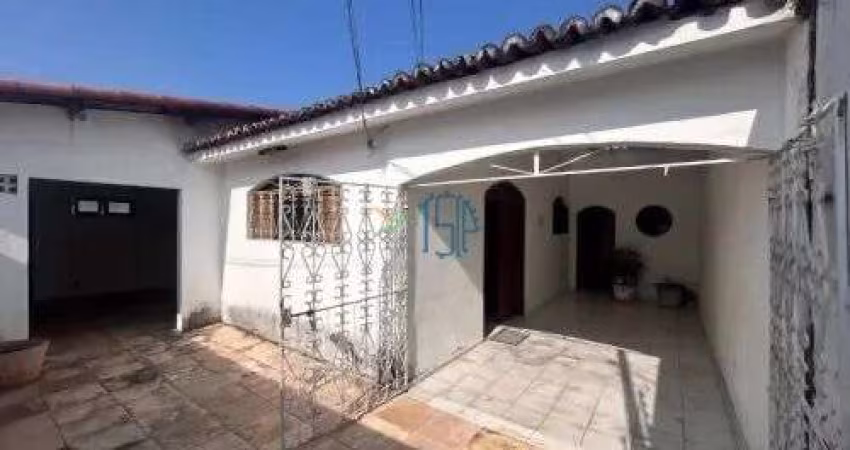 CASA DE RUA EM CANDELÁRIA - CASA EM CANDELÁRIA /NATAL/3 QUARTOS/