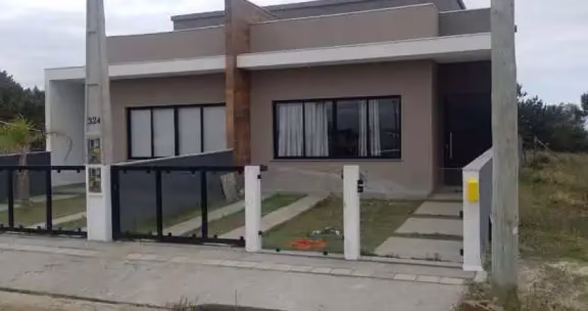 Casa geminada de 3 dormitórios, sendo 1 suíte, semi-mobiliado, a 350 metros do m