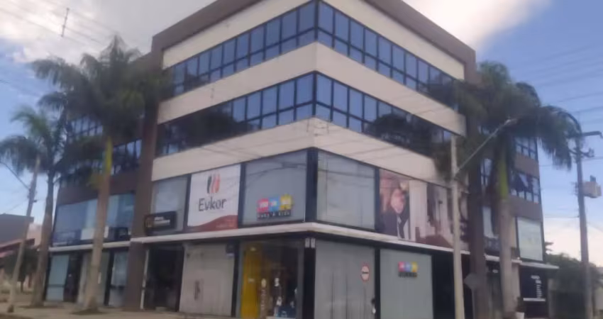 Sala comercial, no centro de três cachoeiras-rs, 30 m2, com banheiro.