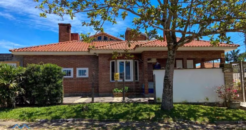 Casa com 3 quartos à venda na Rua Tranquedo Neves, 290, Centenário, Torres