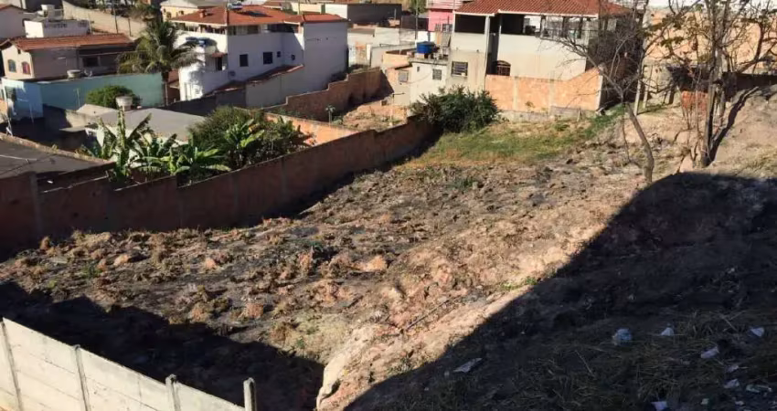 Terreno à venda na Avenida Tapajós, 465, Laranjeiras, Betim