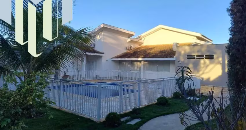 Casa á venda condomínio portal da serra com 03 suítes, piscina aquecida,energia fotovotáica, quadra tênis, play graund,salão de festas,portaria 24 horas.