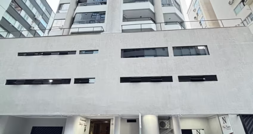 Apartamento com 3 quartos  mobiliado e equipado na quadra mar