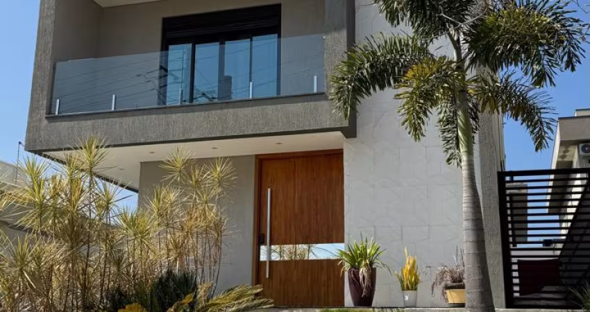 Amplo Sobrado com Garagem Subterrânea e Piscina com Hidromassagem. 