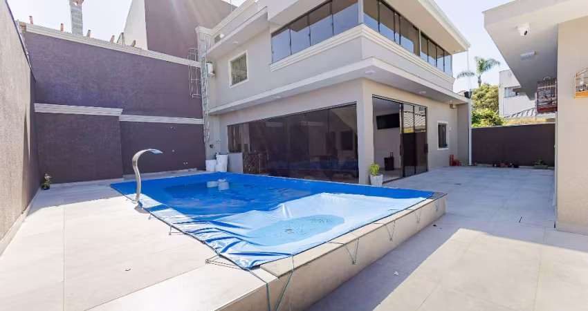 Casa nova 5 quartos, com piscina, no Uberaba/Curitiba R$2.200.000,00