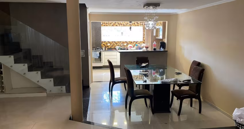 Sobrado 215m2 4 quartos, Cajurú, Aluguel R$4.500,00  + taxas