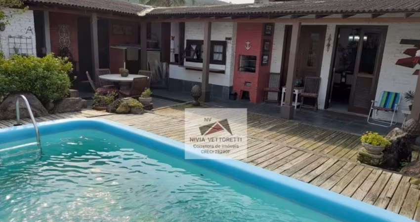 Casa Padrão para Venda em Ingleses do Rio Vermelho Florianópolis-SC