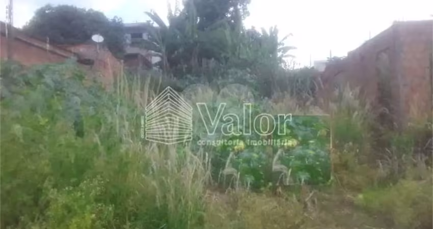 Terreno à venda na Rua José Lotumulo, Cidade Aracy, São Carlos