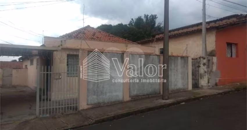 Casa térrea com 2 dormitórios.