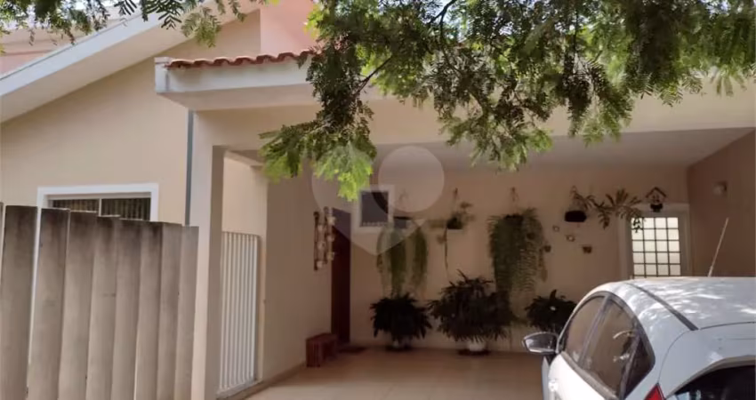 Casa Térrea no Condomínio Bosque de São Carlos.