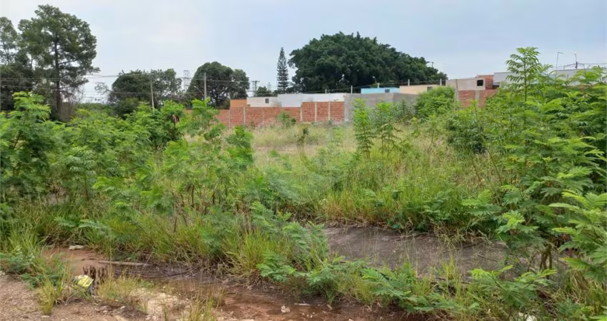 Terreno plano contendo 150,00 m² de área total.