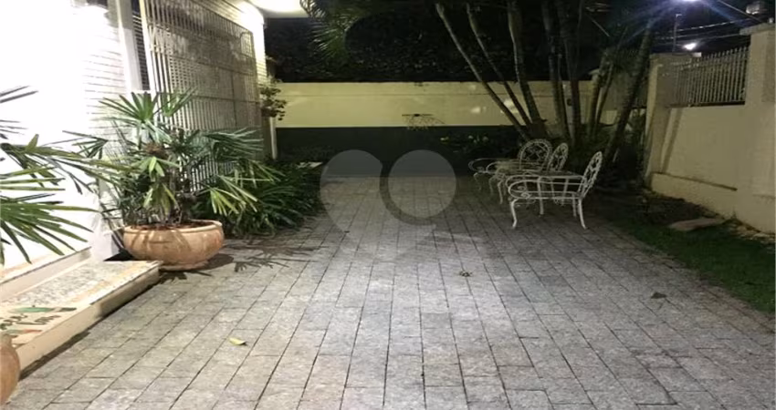 Maravilhosa casa ampla e térrea na região do Estância Suiça