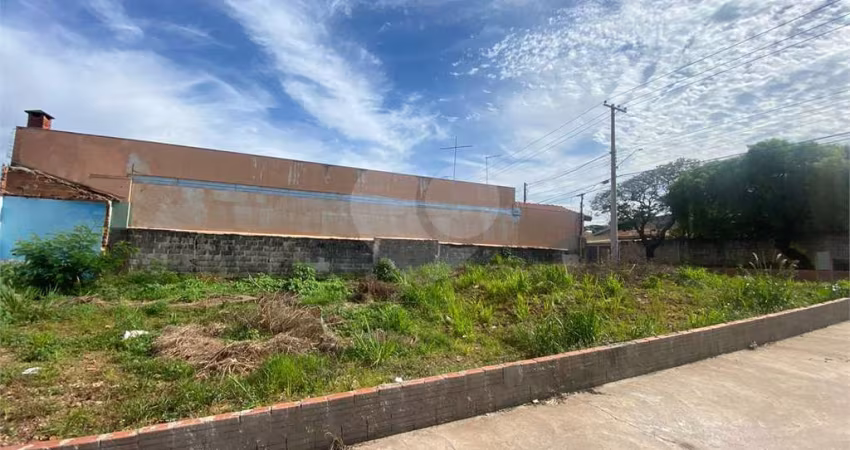 Terreno com 300,00 m² .