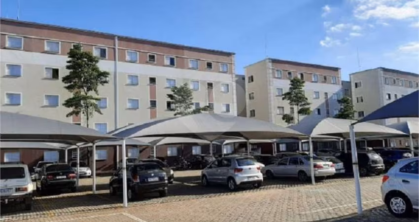 Apartamento no Condomínio Monte Azul.